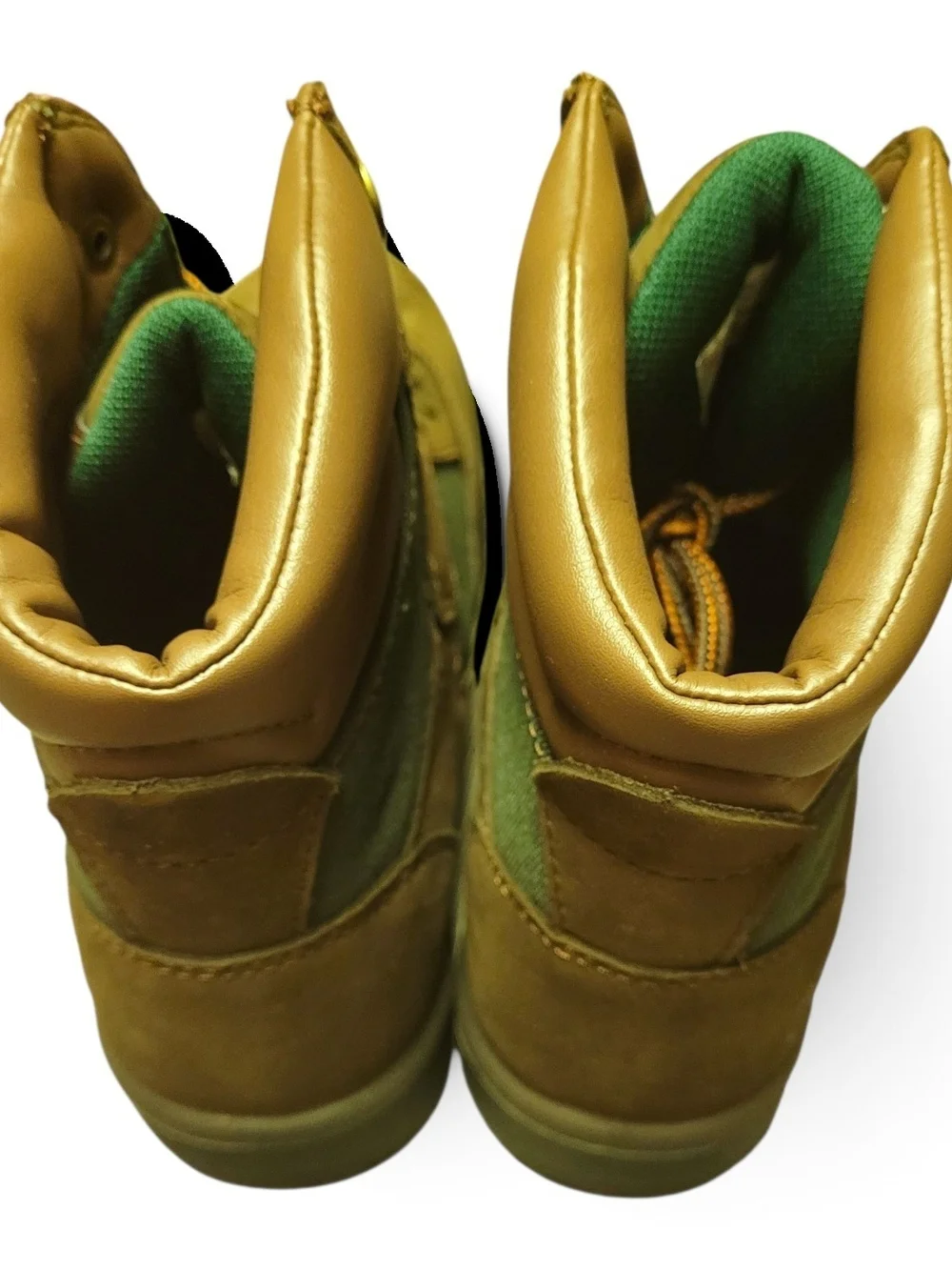 New In Box Timberland 6 Inch Field Boot Bown/Dark Olive Boys Youth Size 5